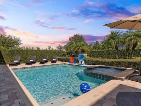 Deluxe Pool and Jacuzzi (heated for a fee)