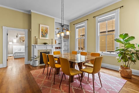 Gorgeous Dining room with stunning teak table