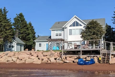 Sea Change Cottage is located on the beach in a family friendly area.