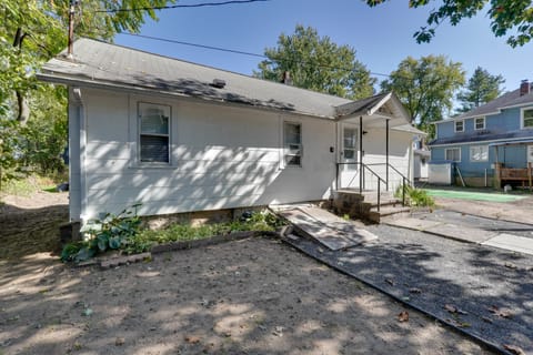 Kingston Vacation Rental | 1BR | 1BA | Steps Required | 400 Sq Ft