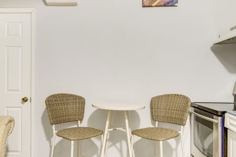 Dining Area | Dishes & Flatware Provided