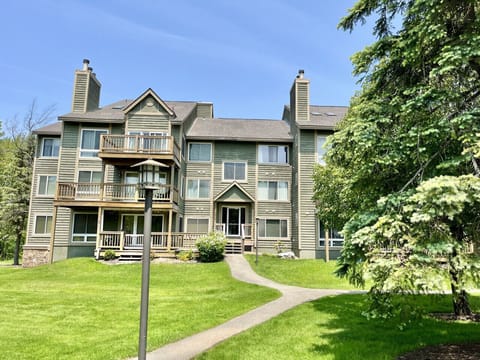 Welcome to Avalanche Vista, your Laurel Highlands mountain retreat!