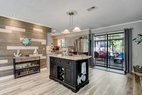 Kitchen with Breakfast Bar