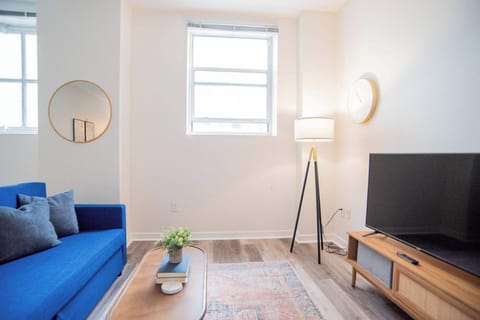 CozySuites 2BR Queen with Direct Skybridge Access