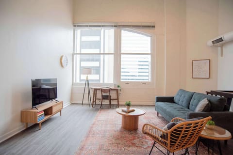 CozySuites 3BR with Direct Skybridge Access
