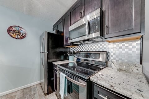 Well appointed kitchen with microwave, electric range & fridge