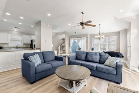 VOH07: Salty Suite | Top Level Living Area