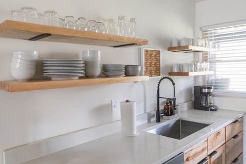 [Kitchen] Fully stocked plates, bowls, glasses, etc. & Dishwasher