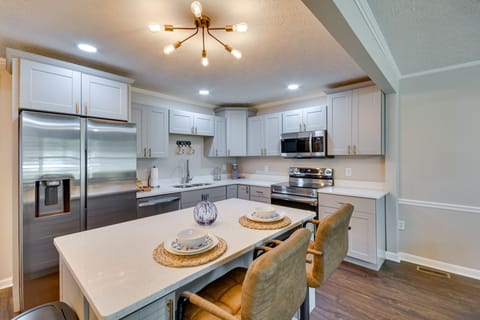 Kitchen | Breakfast Bar | Main Level