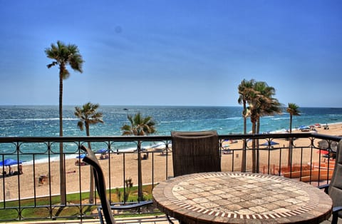 "This place is outstanding even by US standards. Being in the balcony is like being on the beach, it's that close." - Ajay, Scottsdale, AZ