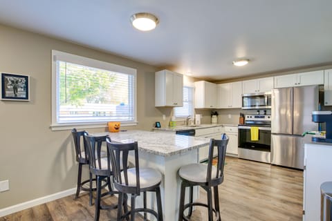 Kitchen | Dishwasher | Coffee Bar