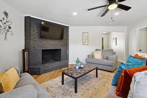 Quiet and tranquil, this adorable countryside bungalow is perfect for those looking for a serene escape away from the hustle and bustle of busy city life.