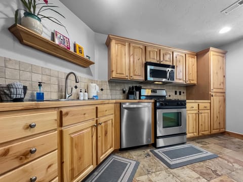 Fully equipped and ready for your mountain meals.