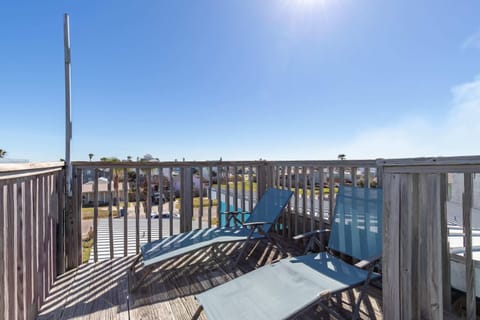 Rooftop Sundeck