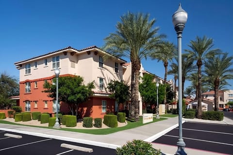 Arrive and unwind at this sunny, resort-style exterior setting.