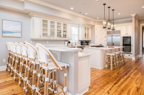 Bright and Airy Kitchen with Breakfast Bar – Ideal for casual meals or morning coffee.
