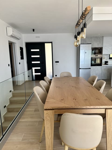 Dinning area to enjoy your meals with family and friends!