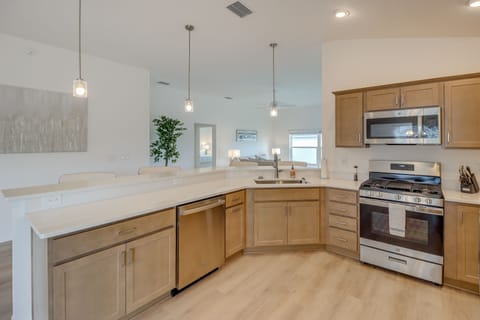 Kitchen | Coffee Maker | Cooking Basics | Bar Seating