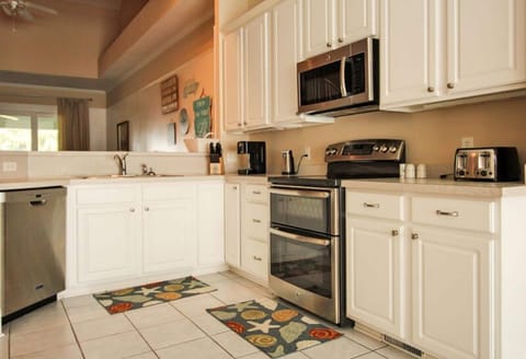 Main Floor Kitchen/double oven