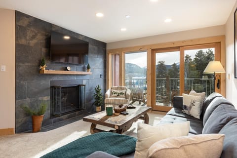 Cozy 2 bedroom/ 2bathrooms @ 4’o clock ski run and downtown