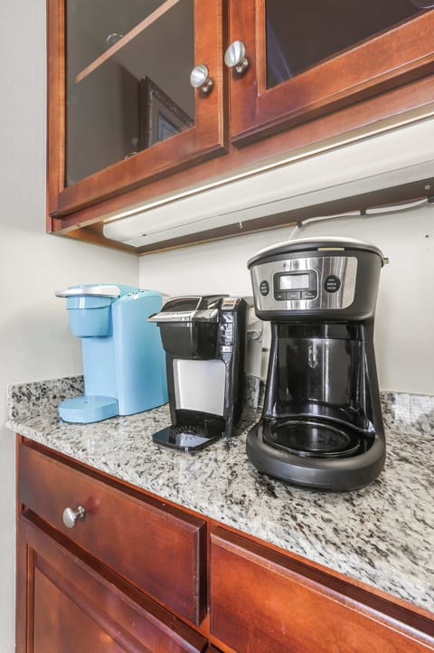 Coffee bar with drip and Keurig