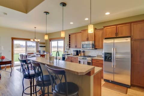 Kitchen | Coffee Maker | Dishwasher | Blender | Cooking Utensils