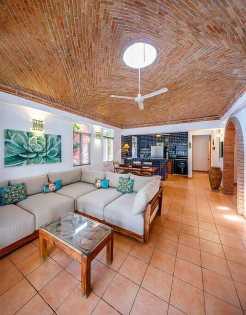 c0b68d3c-1d87-46d5-baf4-21ebf36e251f