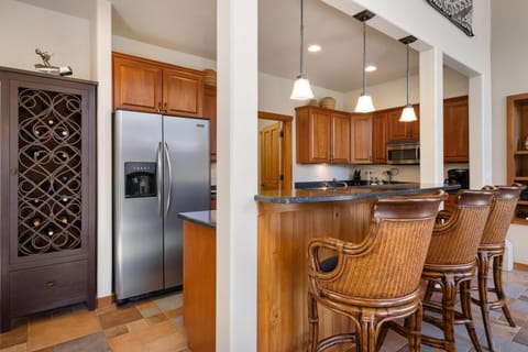 Breakfast Bar & Wine Rack