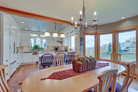 Dining Table | Dishware & Flatware