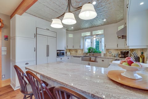 Kitchen | Blender | Slow Cooker | Toaster | Trash Bags & Paper Towels