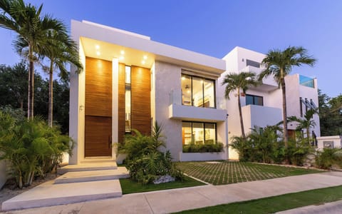 Luxury home with 3 bedrooms and 4 baths.  It can sleep up to 8 persons