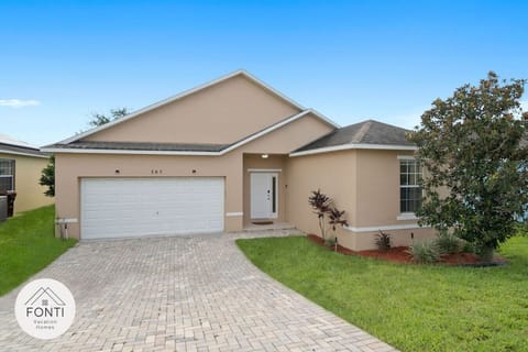 House Front View#Disney #Parks #kingdom #springs #poolhouse #Vacation #Rental #waterpark #davenport #Kissimmee #Orlando #universal #citywalk #legoland #shortstay #longstay