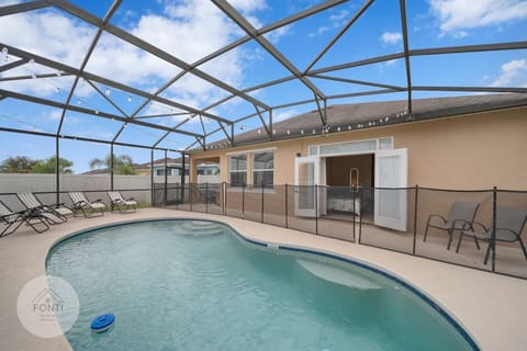 Pool with optional Water Heater#Disney #Parks #kingdom #springs #poolhouse #Vacation #Rental #waterpark #davenport #Kissimmee #Orlando #universal #citywalk #legoland #shortstay #longstay