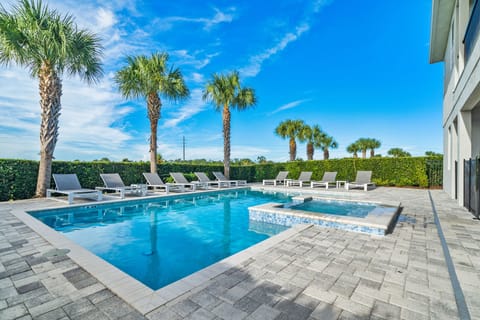 - Relax by the private pool with spa and loungers  
- Palm tree views create the perfect Florida escape  
- Refreshing outdoor space for sun and swimming