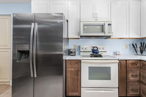This kitchen has it all - fridge with ice maker