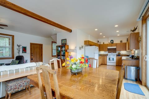 Dining Table | Dishware & Flatware