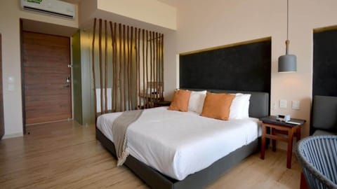 Welcome to Memories in Playa in Playa del Carmen! Our chic studio condo offers modern comforts: in-unit washer and dryer, easy access to the city's bustling center & the beautiful beachfront.