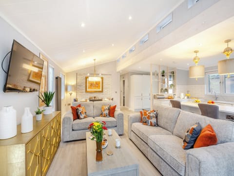 Open plan living space | 1 Sandbanks, Benllech