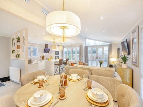 Open plan living space | 1 Sandbanks, Benllech