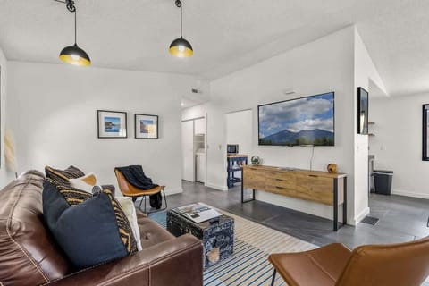 Vacay is calling! Relax in the clean, well lit, living room space
