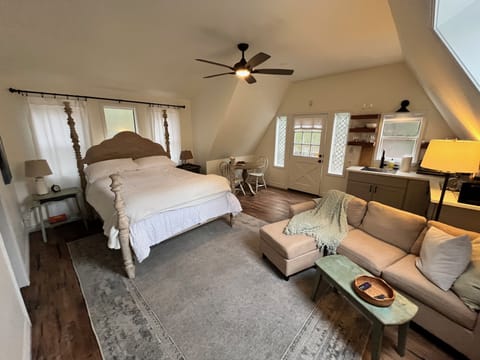 Cozy guest suite