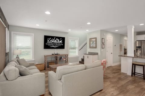 NH387D: Cape Lookout Cottage | ML Living Area, Deck Access