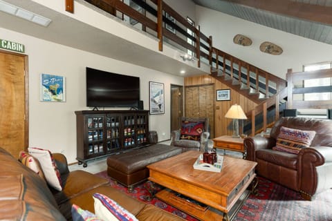 Welcome to Flattop Mini Lodge! We hope we get to host you at this unforgettable Sunriver rental!