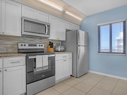 Full sized, fully-equipped kitchen