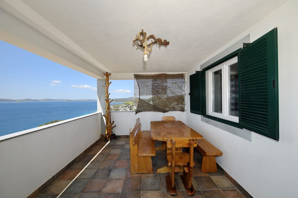 balcony-terrace