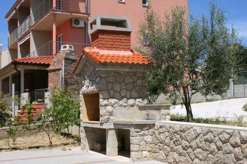 Apartments KarolinaS Apartment hotel in Novalja