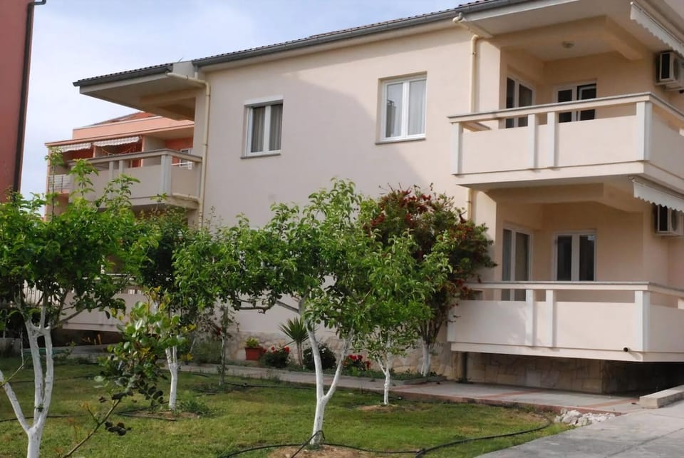 Apartments KarolinaS Apartment hotel in Novalja