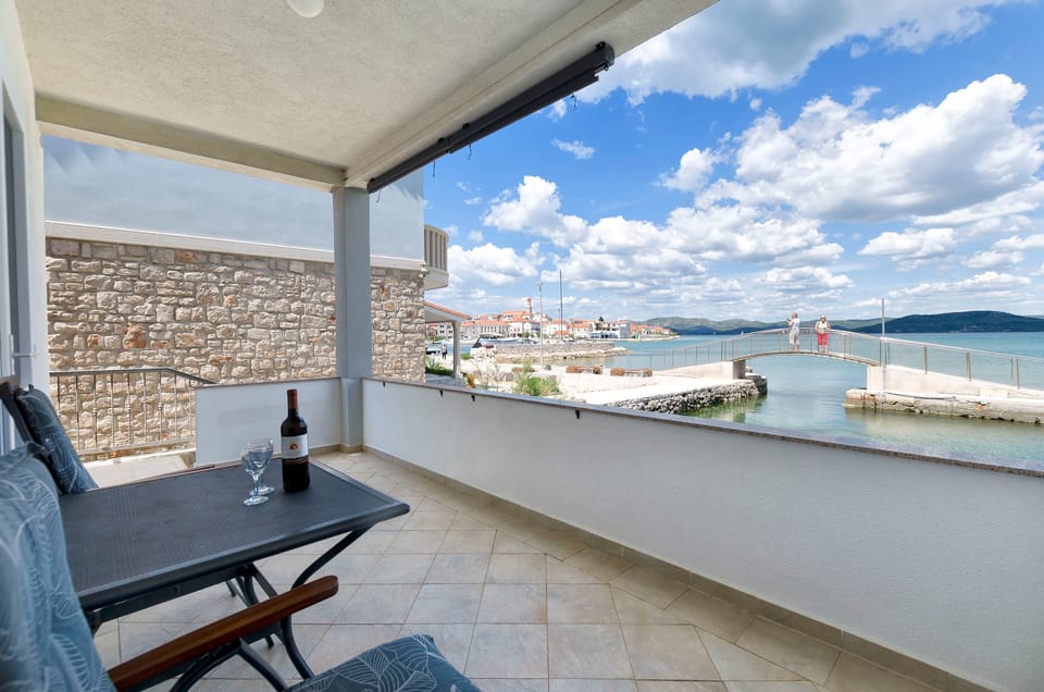 Apartment Denko by the sea Apartment hotel in Murter