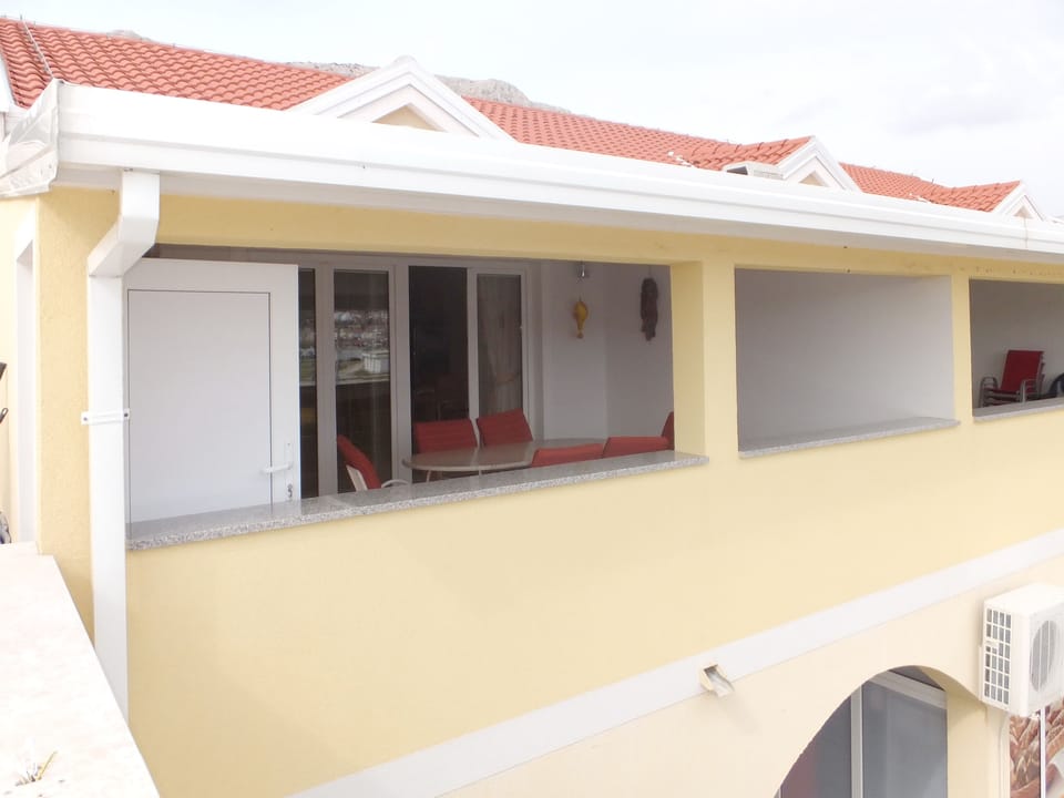 balcony-terrace