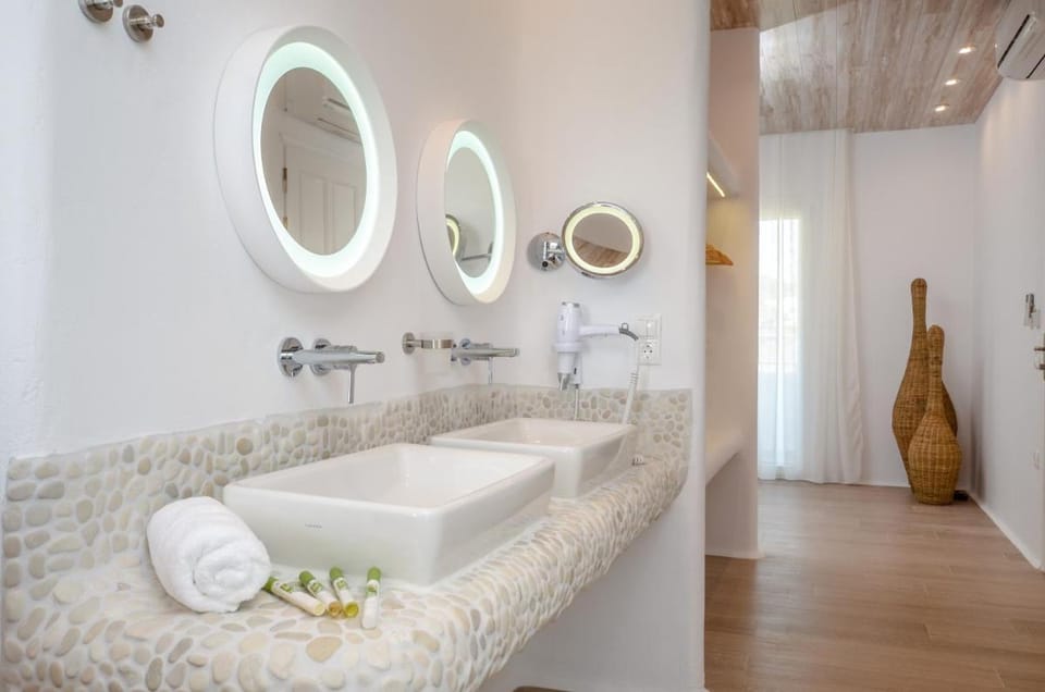 Cyano Suites Bed and Breakfast in Naxos